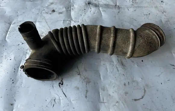 Toyota Land Cruiser (J120) Air intake hose/pipe