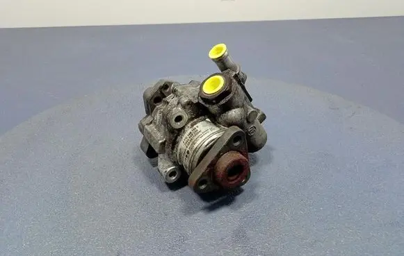 Audi A6 Allroad C5 Power steering pump 4F0145155E