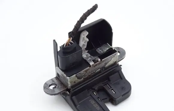 Volkswagen Golf V Tailgate lock latch 1K6827505F