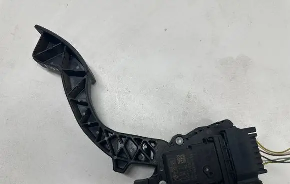 Ford Focus Accelerator throttle pedal 4M519F836AK