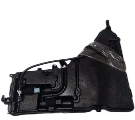 BMW 5 G60 G61 Windshield washer fluid reservoir/tank 