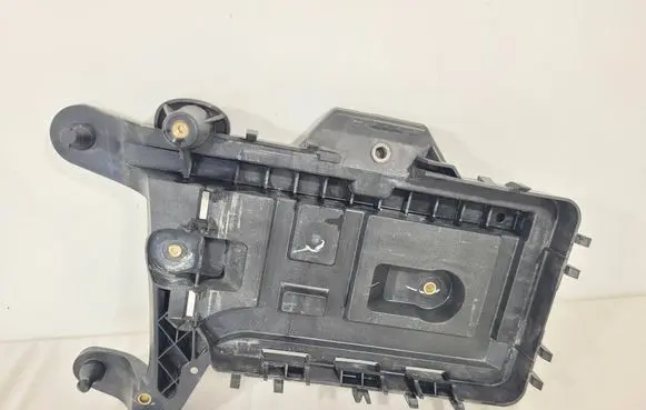 Volkswagen Golf VI Battery tray 1KM915333