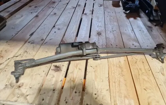 Volkswagen Crafter Front wiper linkage and motor