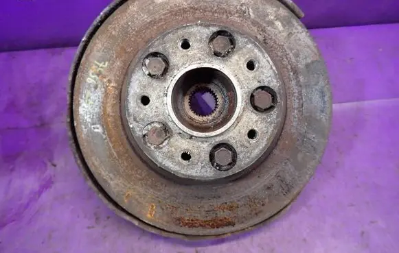 BMW 7 E38 Rear wheel hub spindle/knuckle 