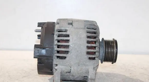 Volkswagen Touran I Generator/alternator 06F903023C