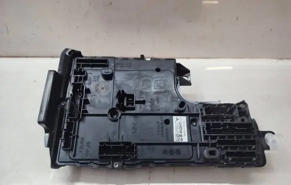 Tesla Model Y Central body control module 165765039A