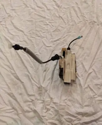 Volvo S60 Rear door lock 32131414
