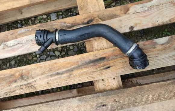 BMW 5 E60 E61 Engine coolant pipe/hose 7789723