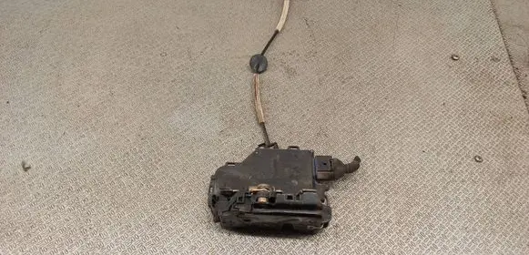 Volkswagen Touareg I Front door lock 