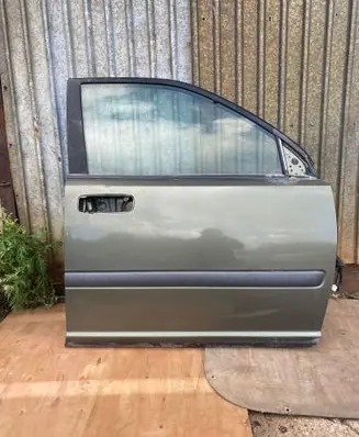 Nissan X-Trail T30 Front door
