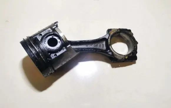 Piston with connecting rod