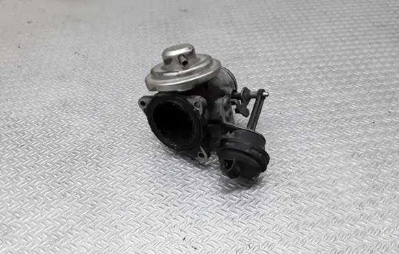Volkswagen Polo EGR valve 045131501C