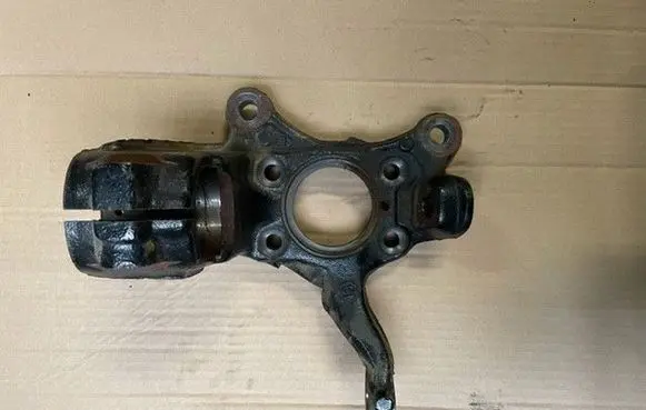 Volkswagen Jetta VII Front wheel hub spindle knuckle 5C0255-T