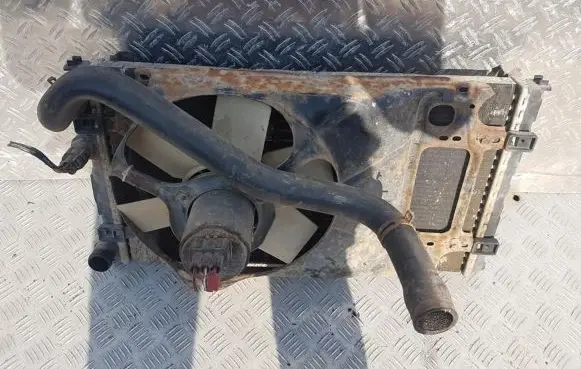 Volkswagen Caddy Radiator cooling fan shroud