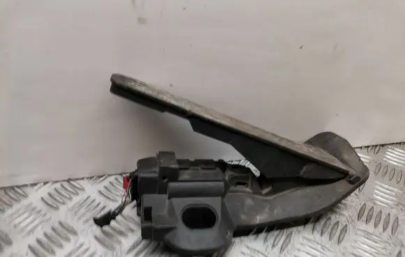 Volkswagen PASSAT B6 Accelerator throttle pedal 1K2721503M