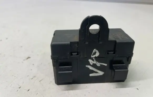 Volvo V70 Seat heating relay 30710791