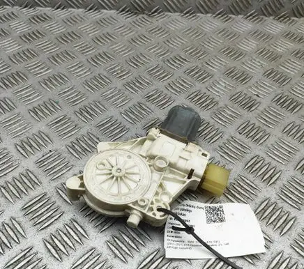 BMW 2 F22 F23 Front door window regulator motor 7046032 0130822515