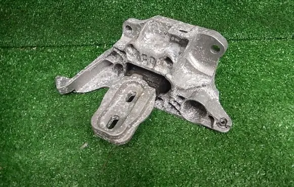 DS Automobiles 3 Crossback Gearbox mount 