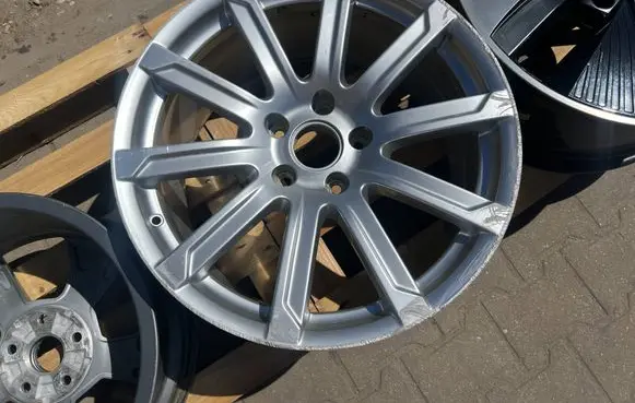 Audi Q7 4L R20 alloy rim 4L0601025AD