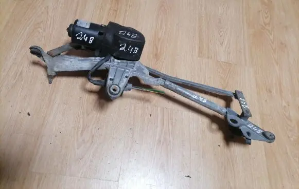 Renault Laguna I Front wiper linkage and motor 53557311