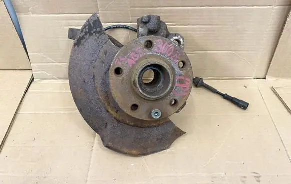 Volkswagen Transporter - Caravelle T4 Front wheel hub spindle knuckle 7D0407258A