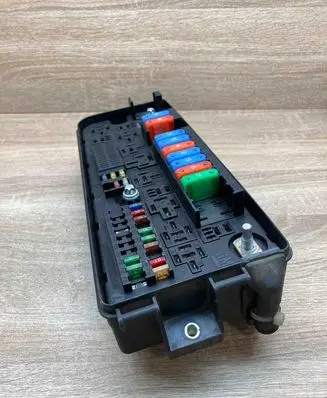 Opel Vectra C Fuse module 13144709