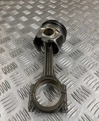 Volkswagen PASSAT B8 Piston with connecting rod 0171A