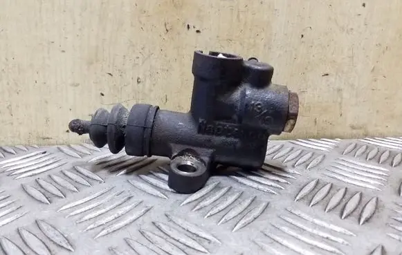 Subaru Outback Clutch slave cylinder 