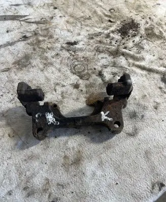Volkswagen PASSAT B7 Floor mat clip fixing clamp 