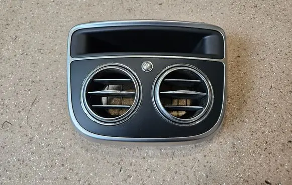Rear air vent grill