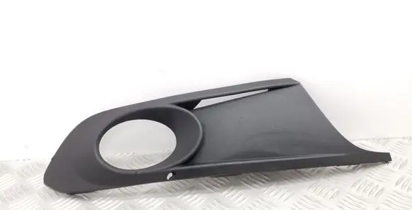 Volkswagen Jetta VI Front fog light trim/grill 5C6853666A