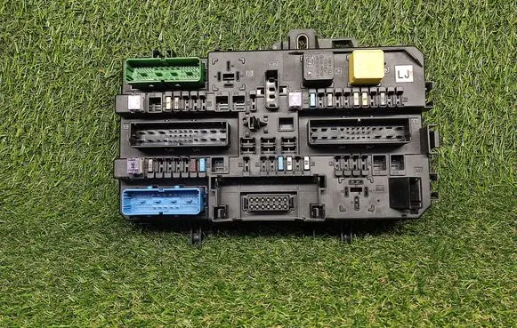 Opel Zafira B Power management control unit 13268287 13268287LJ