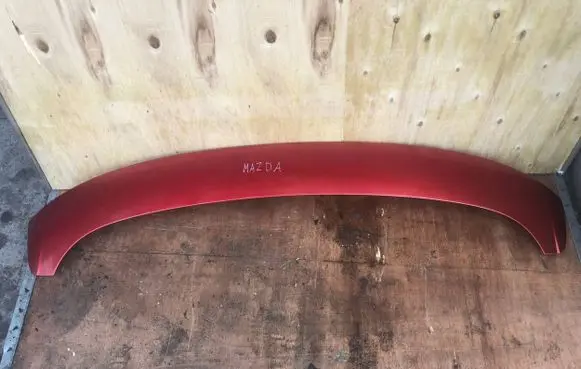 Tailgate/trunk spoiler