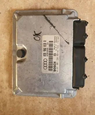 Audi A4 S4 B5 8D Engine control unit/module 038906018R 0281001726 28SA3407