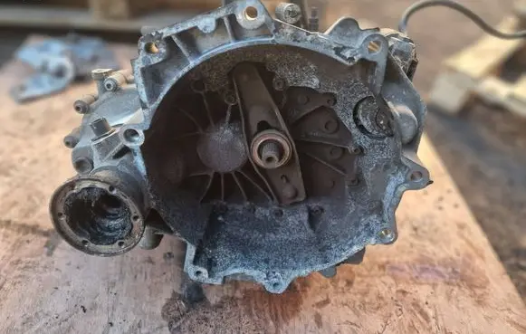 Skoda Fabia Mk2 (5J) Manual 5 speed gearbox 02T300057K LVG 02T300020EX