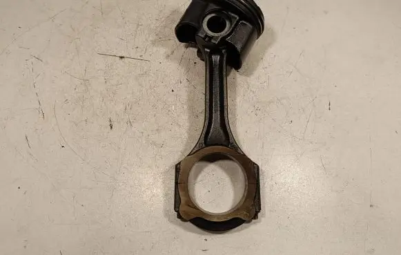 Mercedes-Benz E W213 Piston with connecting rod
