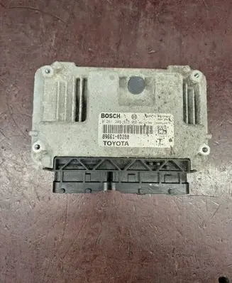 Toyota Yaris Engine control unit/module 896610D280 1039S12870 0261208815