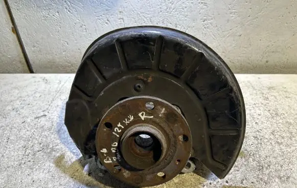 Volkswagen PASSAT B6 Front wheel hub