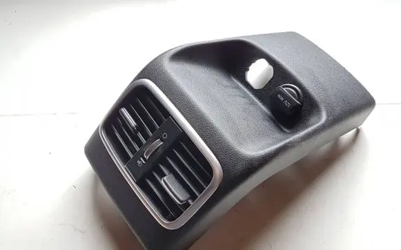 Rear air vent grill
