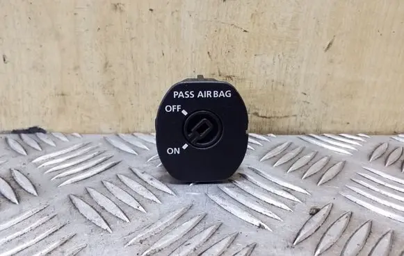 Passenger airbag on/off switch