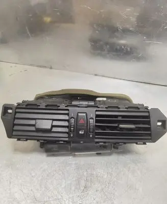 BMW 5 E60 E61 Dash center air vent grill 6910734