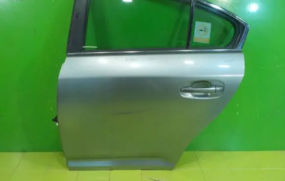 Toyota Avensis T270 Rear door XP260