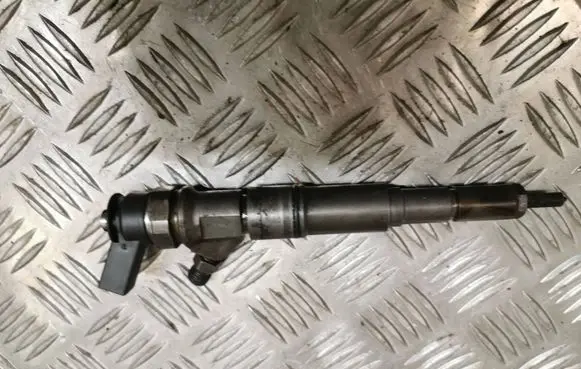 BMW 1 E81 E87 Fuel injector 0445110209 7794435
