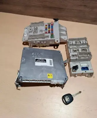 Toyota RAV 4 (XA20) Engine control unit/module 8966142A20 2120001330