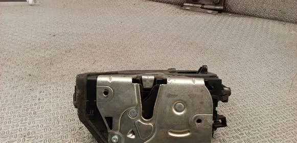 BMW 3 E90 E91 Front door lock 