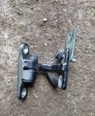 Mercedes-Benz C W203 Front door lower hinge 