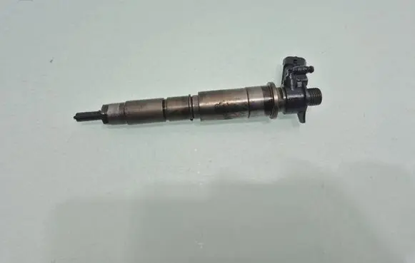 Nissan Qashqai+2 Fuel injector 954766H82828929