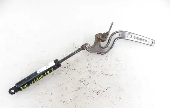 Mercedes-Benz E W124 Shock absorber/damper mounting bracket 1247430251 1249800164