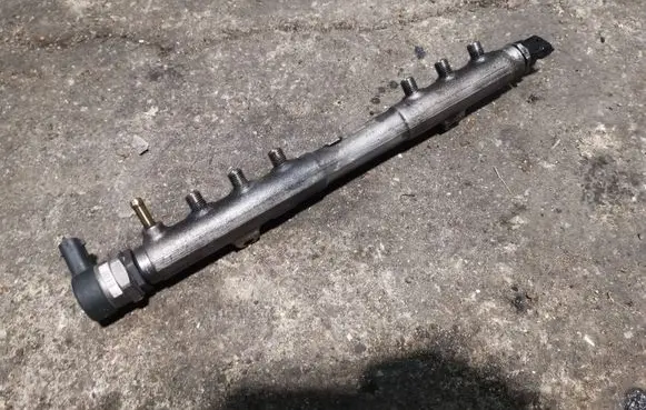 Volvo S80 Fuel main line pipe 0445215023