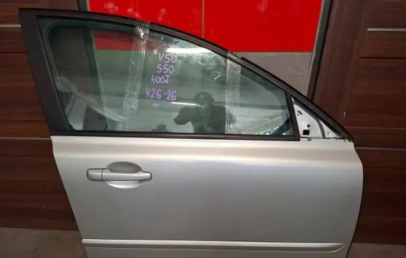 Volvo V50 Front door